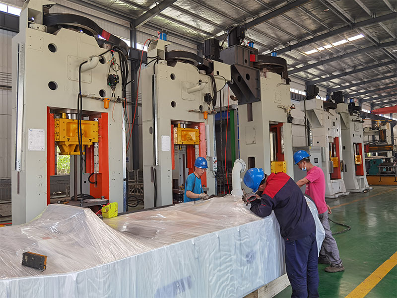 鍛造生產(chǎn)車(chē)間圖片 鍛造生產(chǎn)車(chē)間圖片