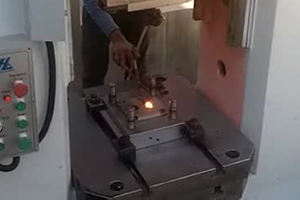 伺服螺旋壓力機(jī) 伺服螺旋壓力機(jī)